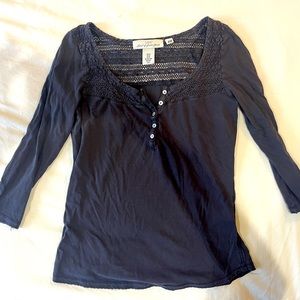 H&M deep purple top with lace and shell button detail size XS
